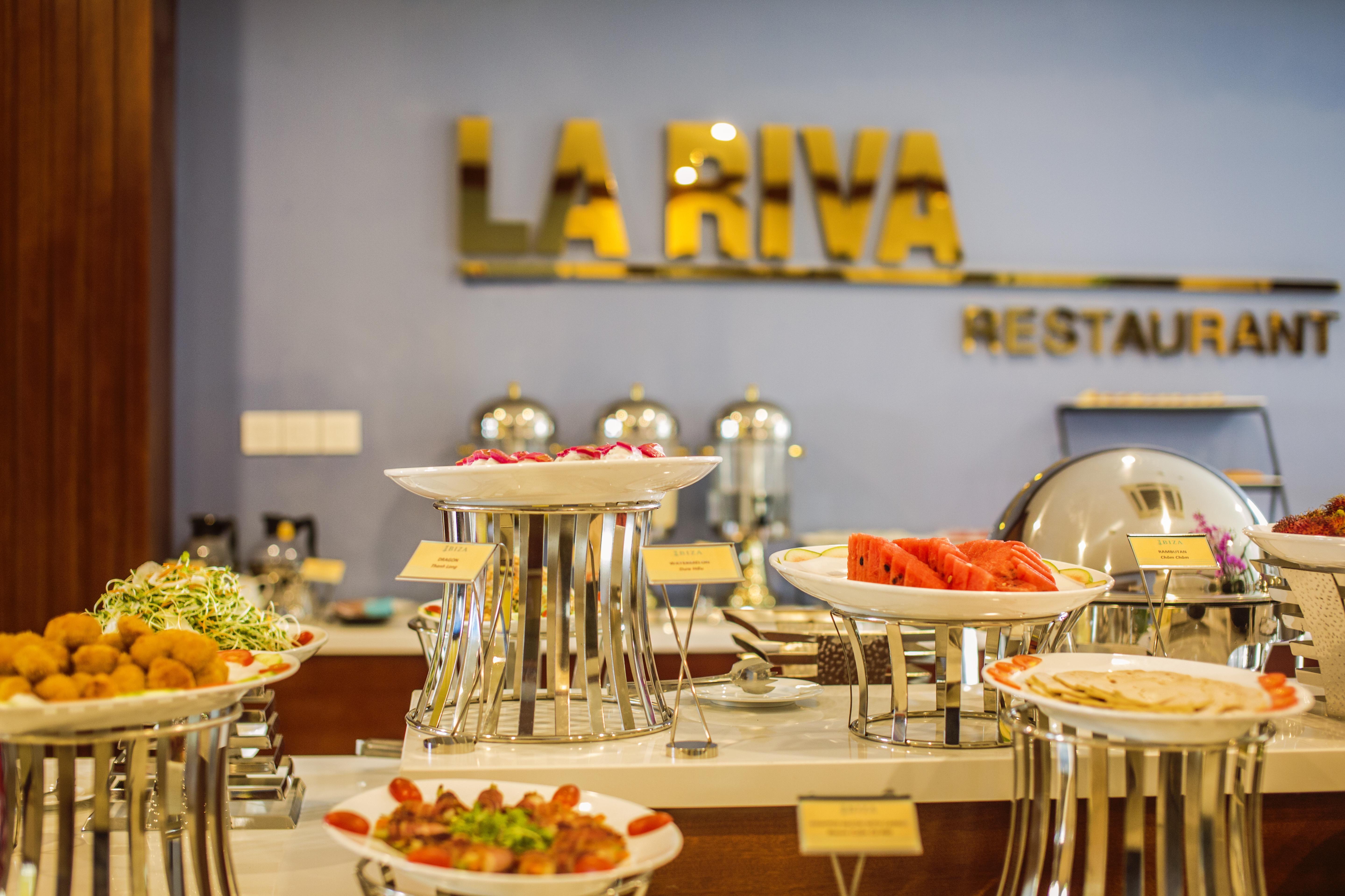 Ibiza Riverfront Da Nang Hotel Powered By Aston Exterior foto