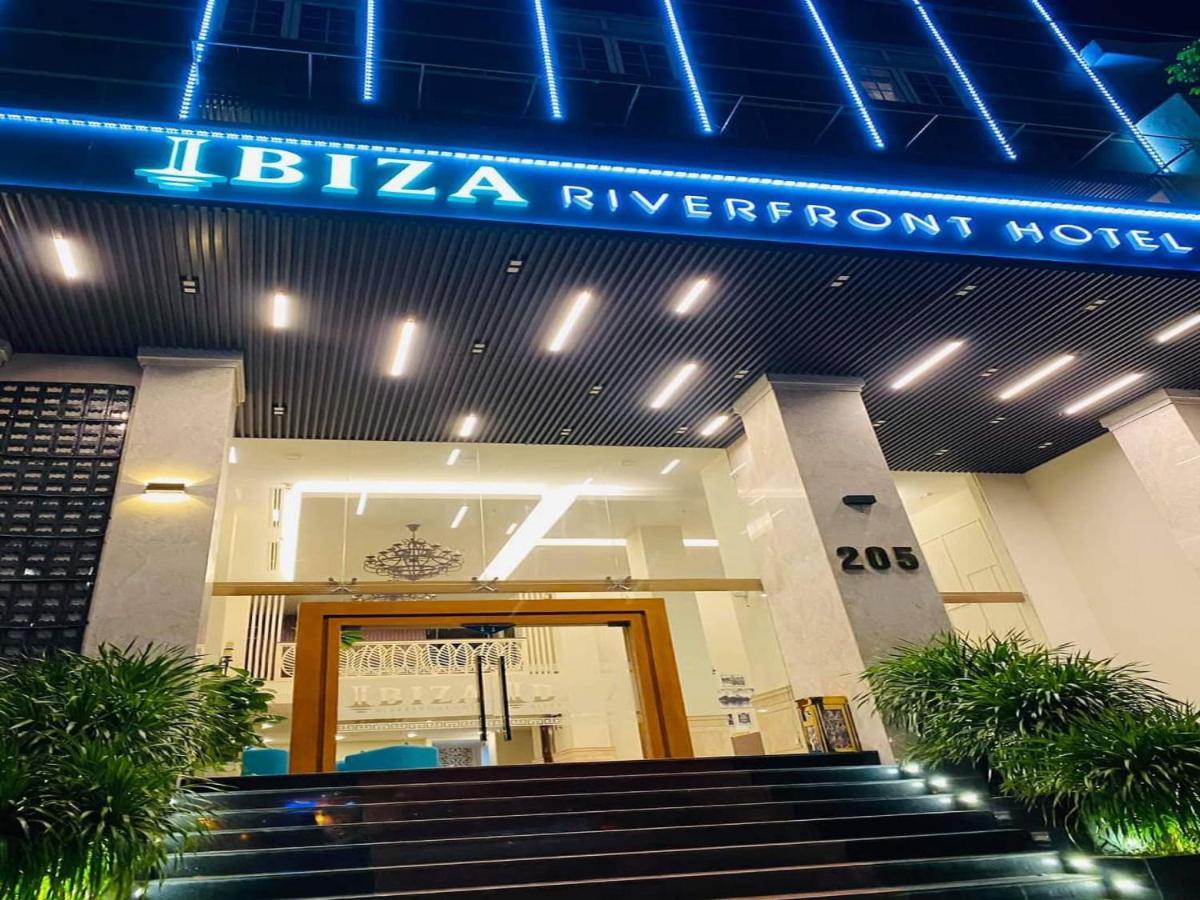 Ibiza Riverfront Da Nang Hotel Powered By Aston Exterior foto